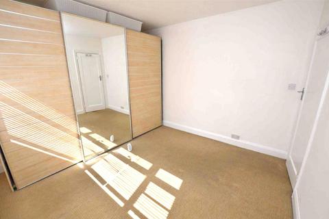 2 bedroom flat to rent - Manor Court, Twickenham