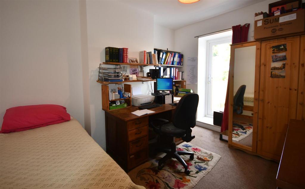 Bedroom / Study