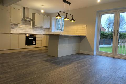 73 Deneside, Ossett, WF5 8EB