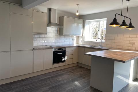 73 Deneside, Ossett, WF5 8EB