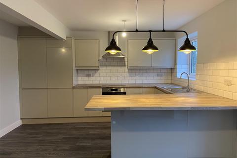 73 Deneside, Ossett, WF5 8EB