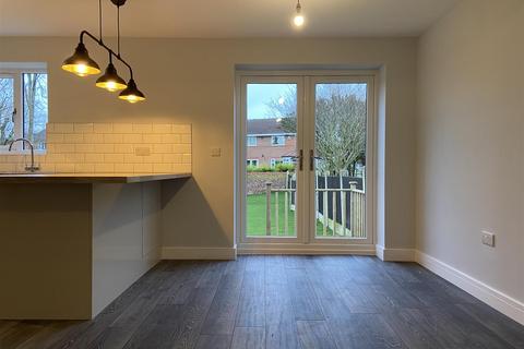 73 Deneside, Ossett, WF5 8EB