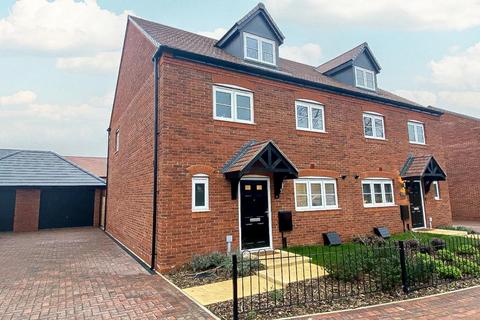 4 bedroom townhouse for sale, Gardenfield Crescent, Collingtree Park, Northampton NN4