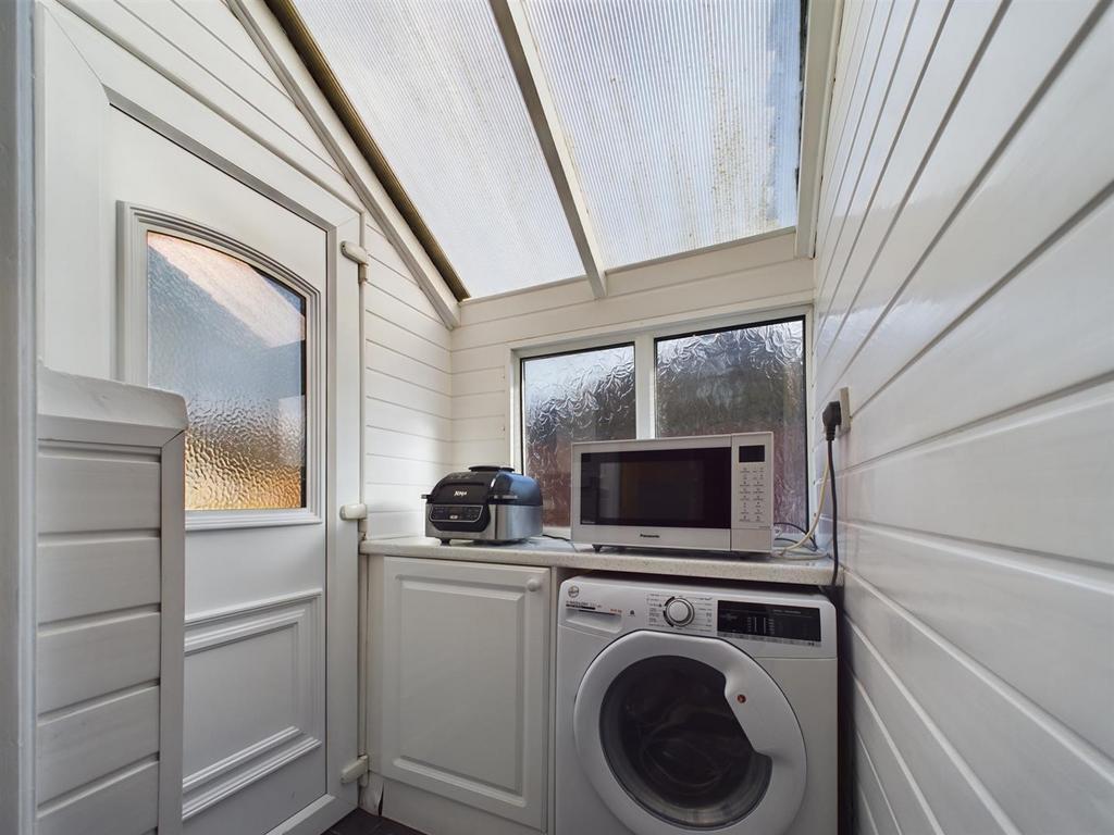 Utility/porch:
