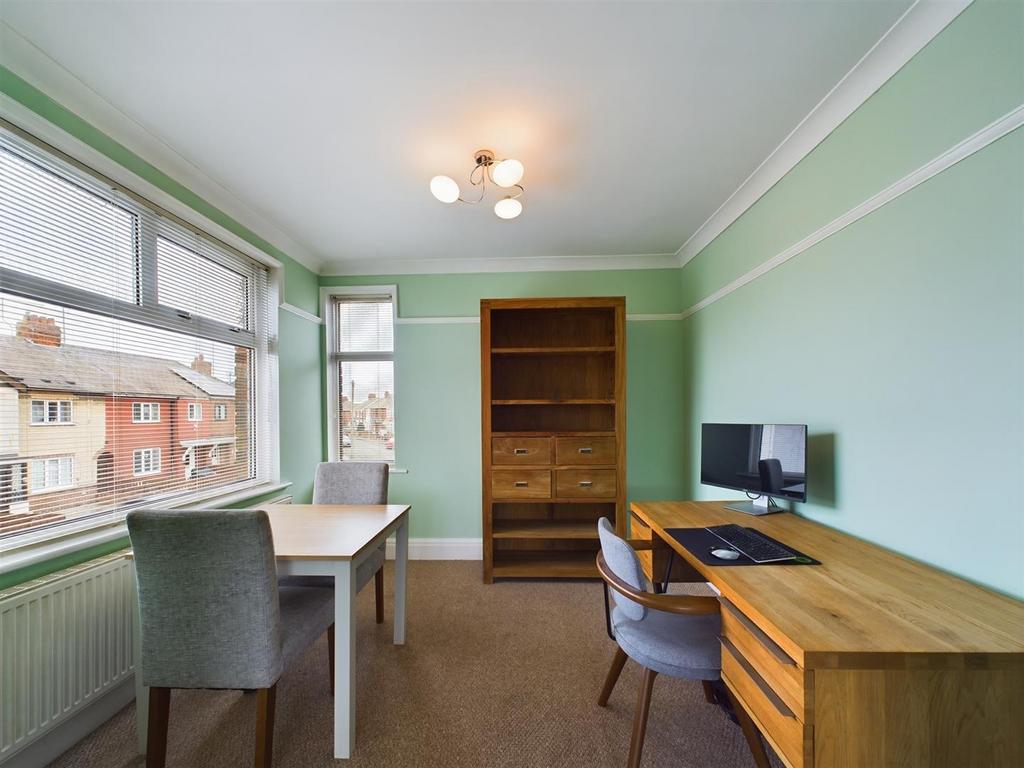 Dining room: