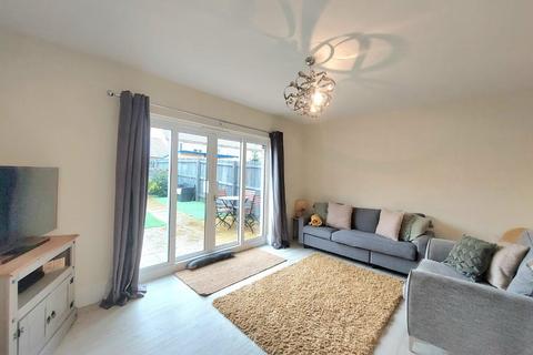 3 bedroom end of terrace house for sale, Thorpe Road, Earls Barton, Northamptonshire NN6