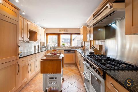 4 bedroom detached house for sale, Puttenham Court, Puttenham