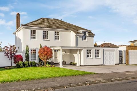 32 Badingham Drive, Fetcham, Leatherhead, KT22 9EU