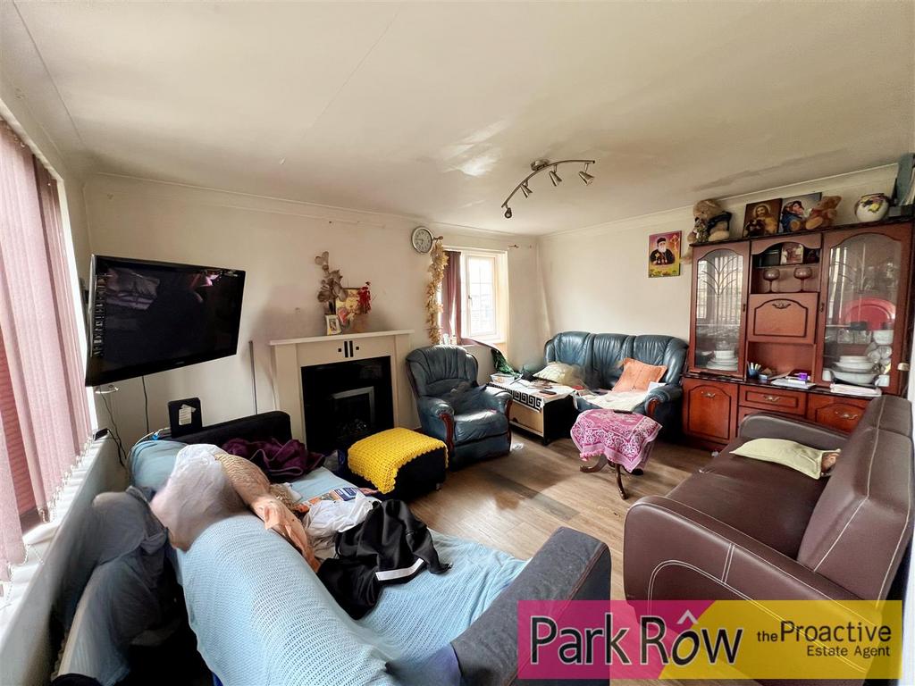 Summerbridge Close, Batley 3 bed detached house £130,000