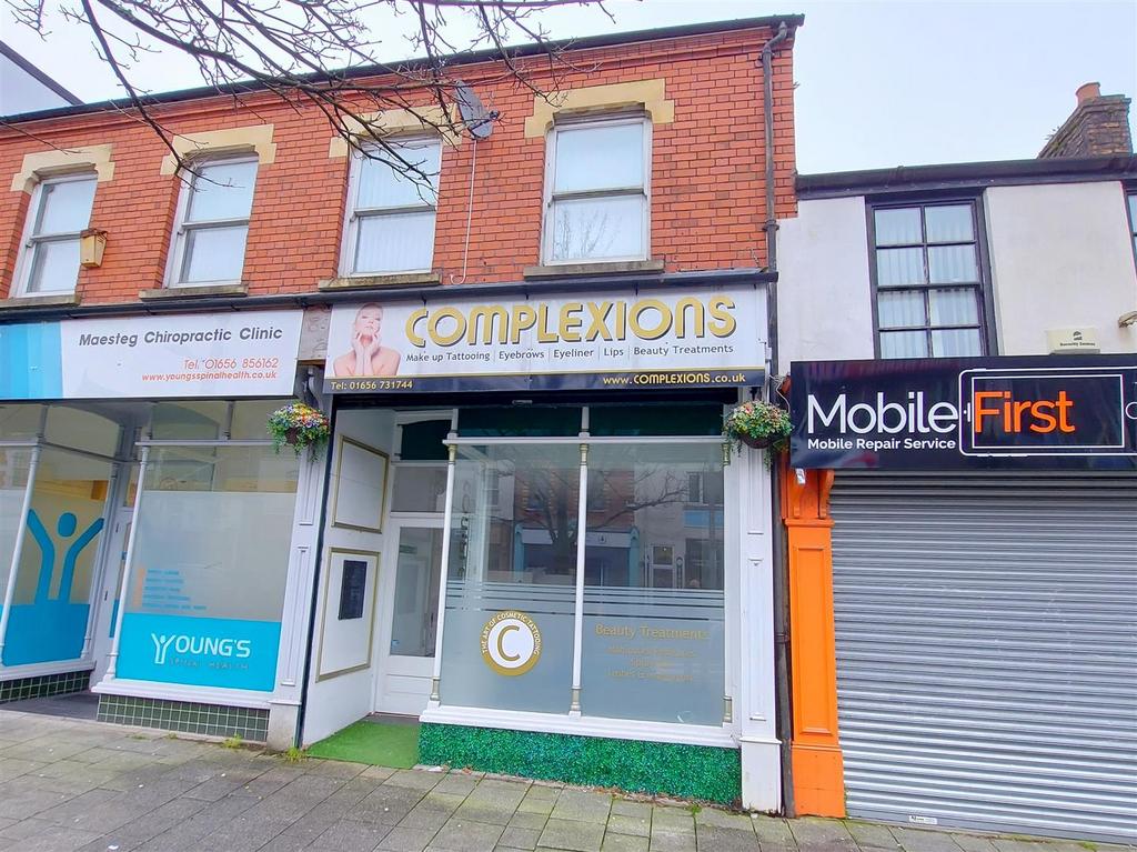Commercial Street, Maesteg Property £500 pcm (£115 pw)