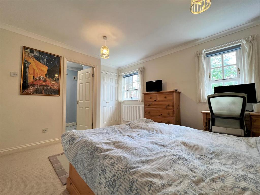 Bedroom 1 towards esuite.jpg