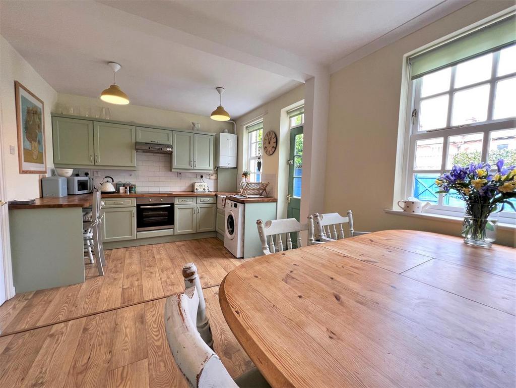 Kitchen dining room...jpg
