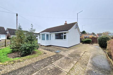 Detached bungalow to rent - Pytchley Way, Northampton NN5