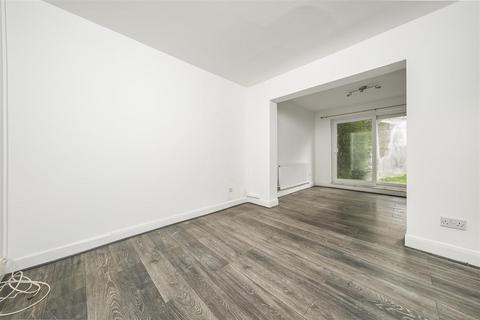 3 bedroom end of terrace house for sale - The Alders, Hounslow