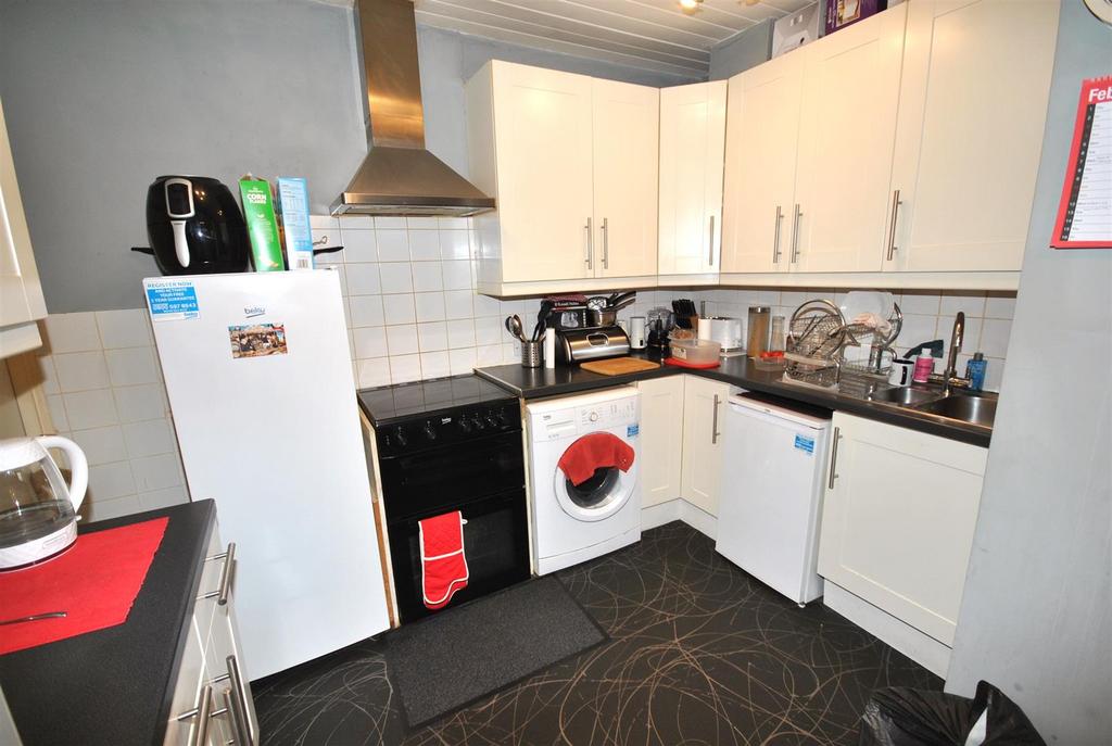 9785kitchen2.JPG