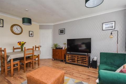 2 bedroom flat for sale - 21 Marnel Court, Gail Park, Bradmore, Wolverhampton