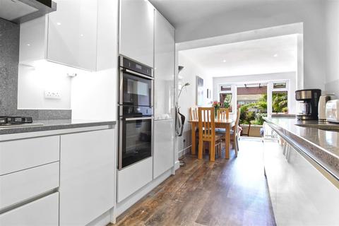 38 Cheyne Close, Ware, SG12 0QF