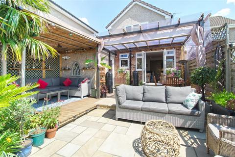 38 Cheyne Close, Ware, SG12 0QF
