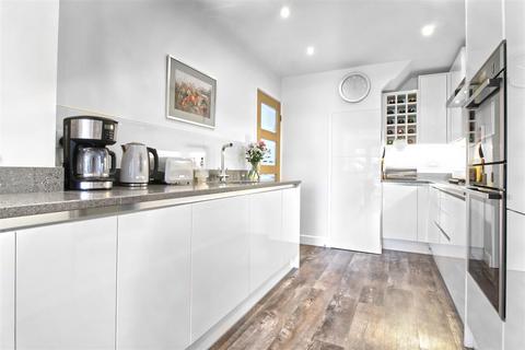 38 Cheyne Close, Ware, SG12 0QF