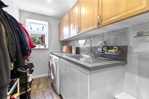 38 Cheyne Close, Ware, SG12 0QF