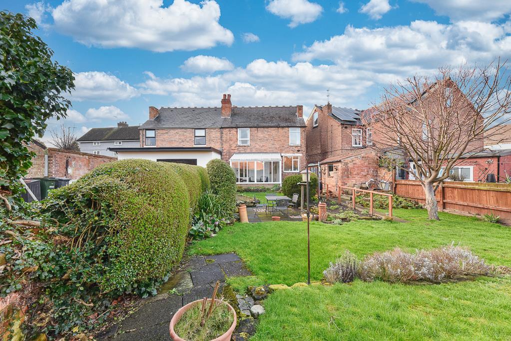 Burton Road, Carlton, Nottingham 3 bed semidetached house for sale £