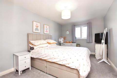 2 bedroom flat for sale, Oake Woods, Gillingham