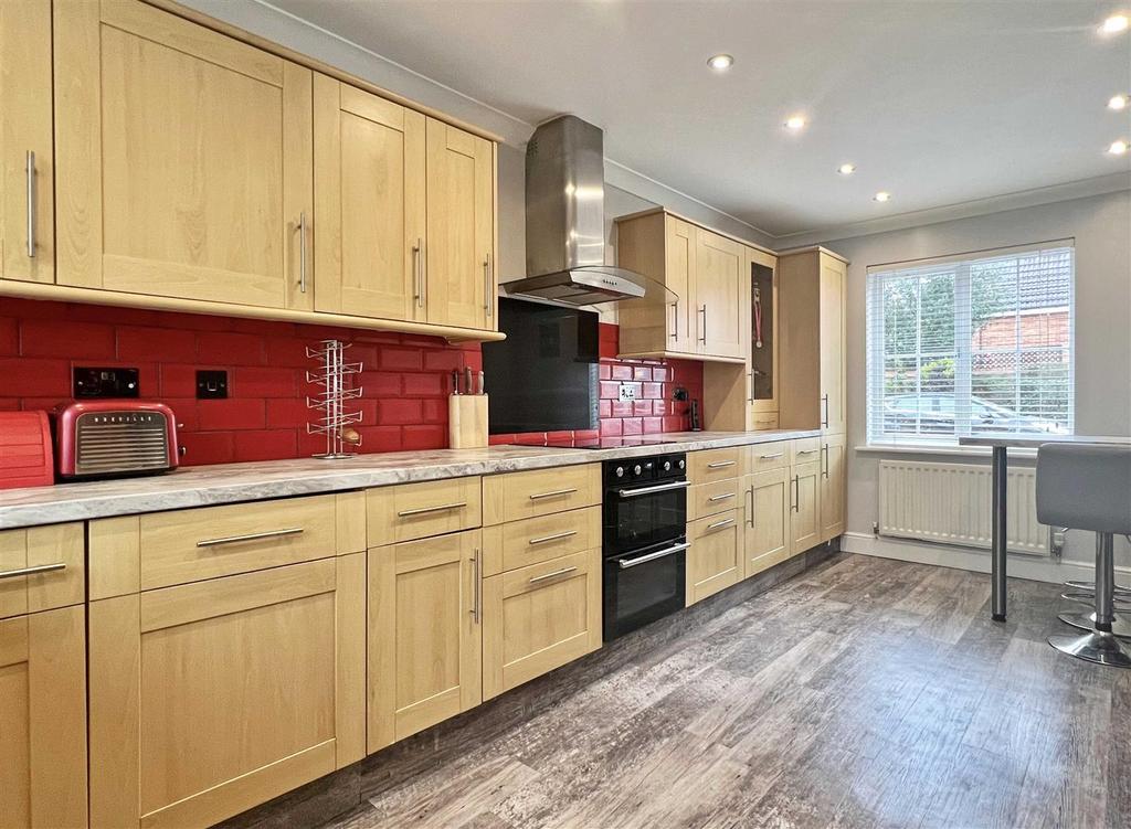 Kitchen c.jpg
