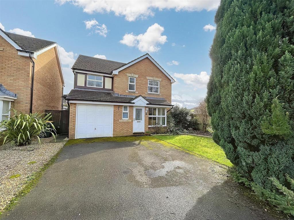 Cedar Wood Drive, Rogerstone, Newport 4 bed detached house for sale £