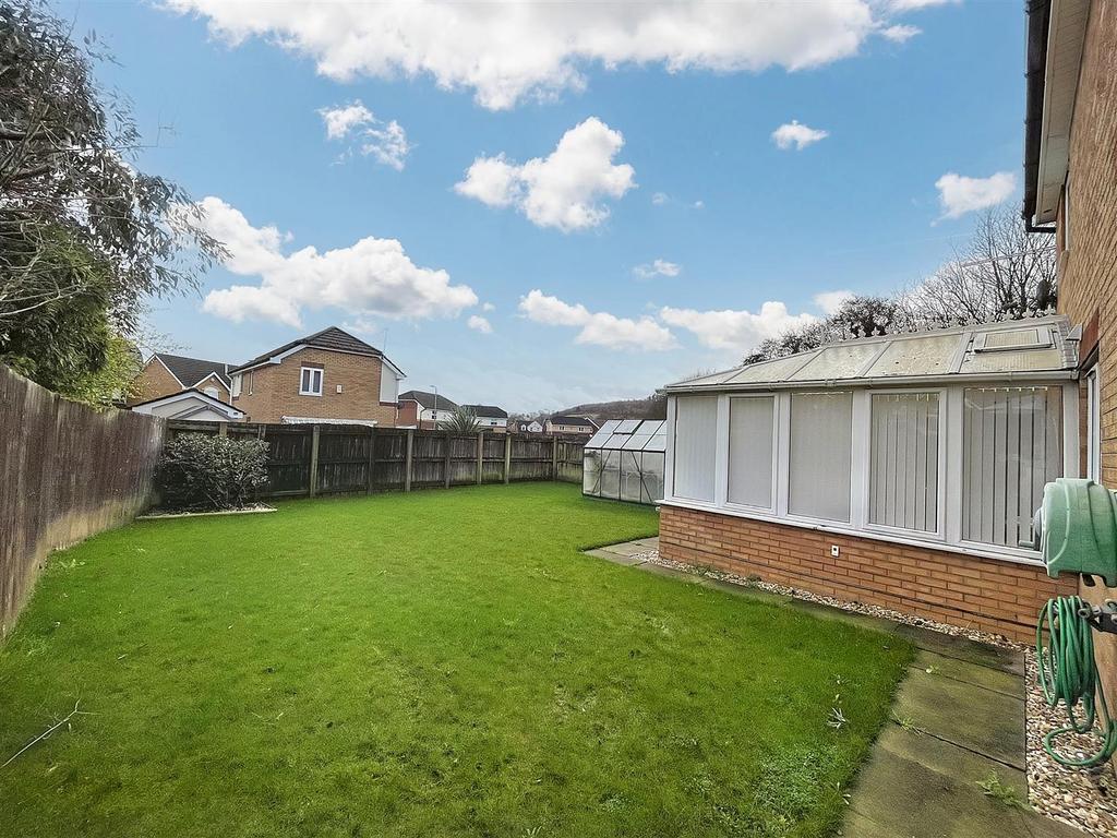 Cedar Wood Drive, Rogerstone, Newport 4 bed detached house for sale £