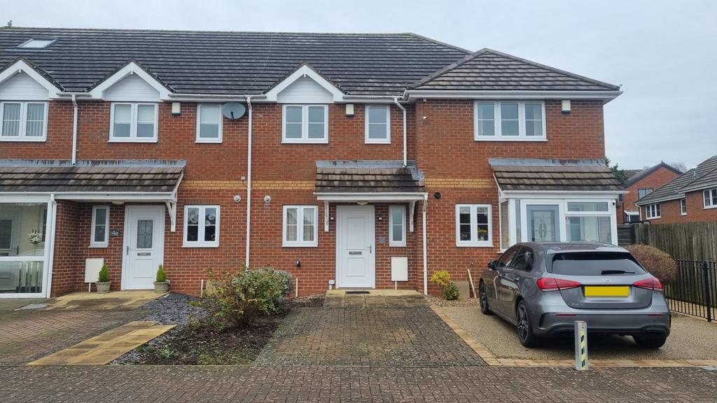 Compton Grove, Cradley Heath 2 bed terraced house £950 pcm (£219 pw)