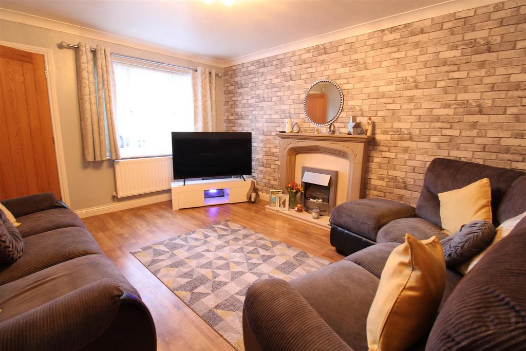 Elmcroft, Darlington 3 bed semidetached house for sale £179,950