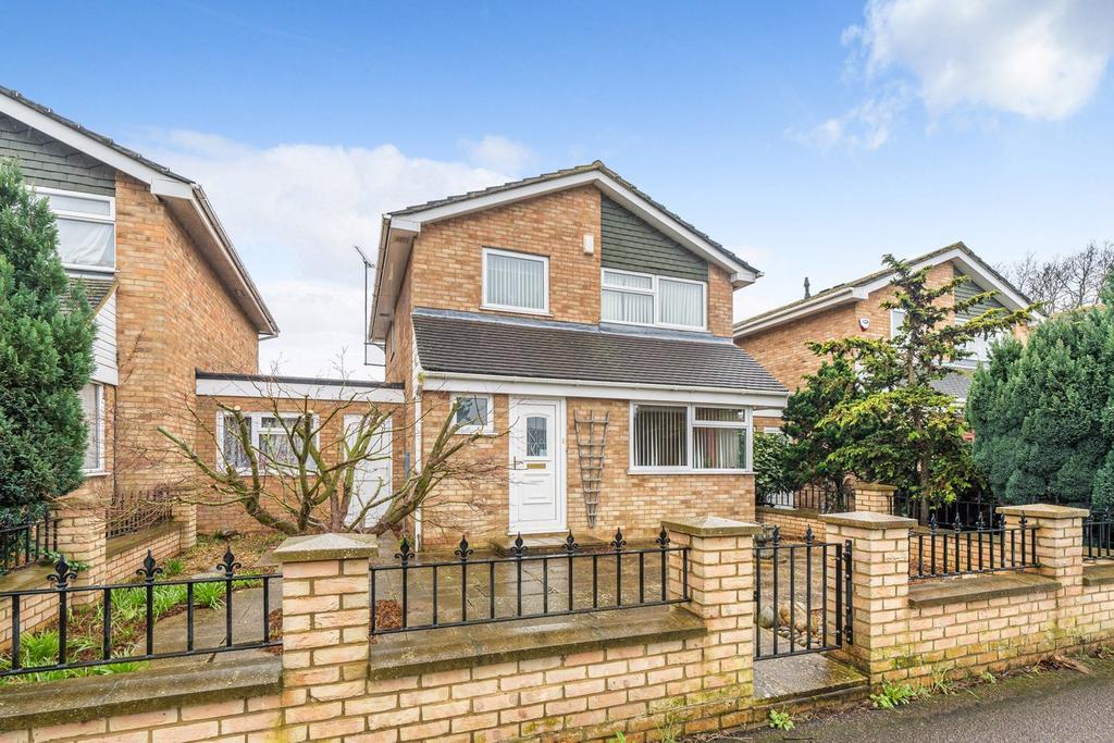Chaucer Road, Flitwick, MK45 3 bed link detached house for sale £375,000
