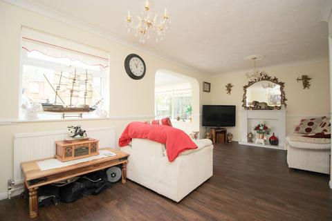 3 bedroom end of terrace house for sale - The School Close, Westgate