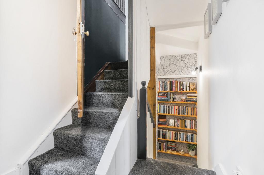 Hallway - Matt Bowyer Ewemove Whitchurch and Nantw