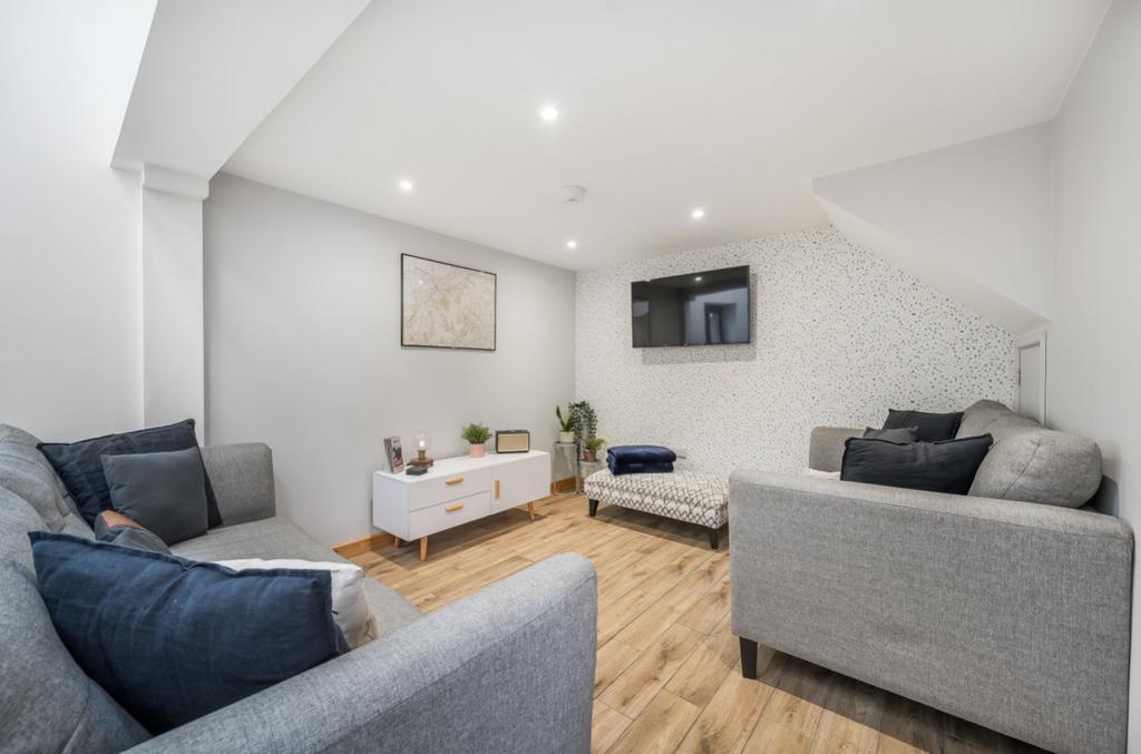 Annexe - Living Area - Matt Bowyer Ewemove Whitchu