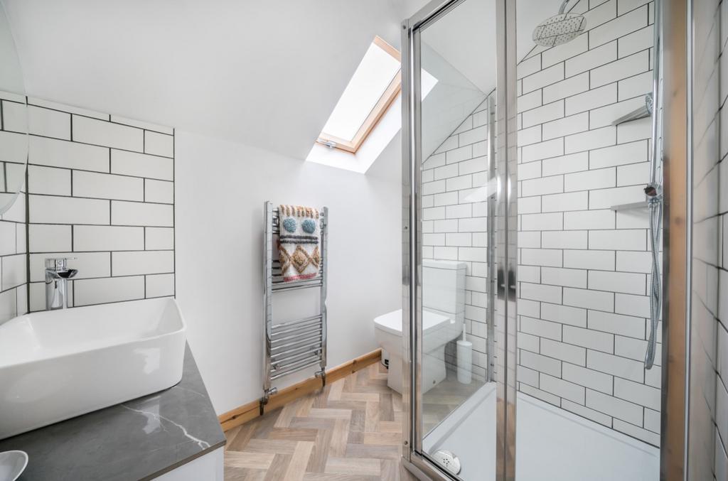 Annexe Shower Room - Matt Bowyer Ewemove Whitchurc