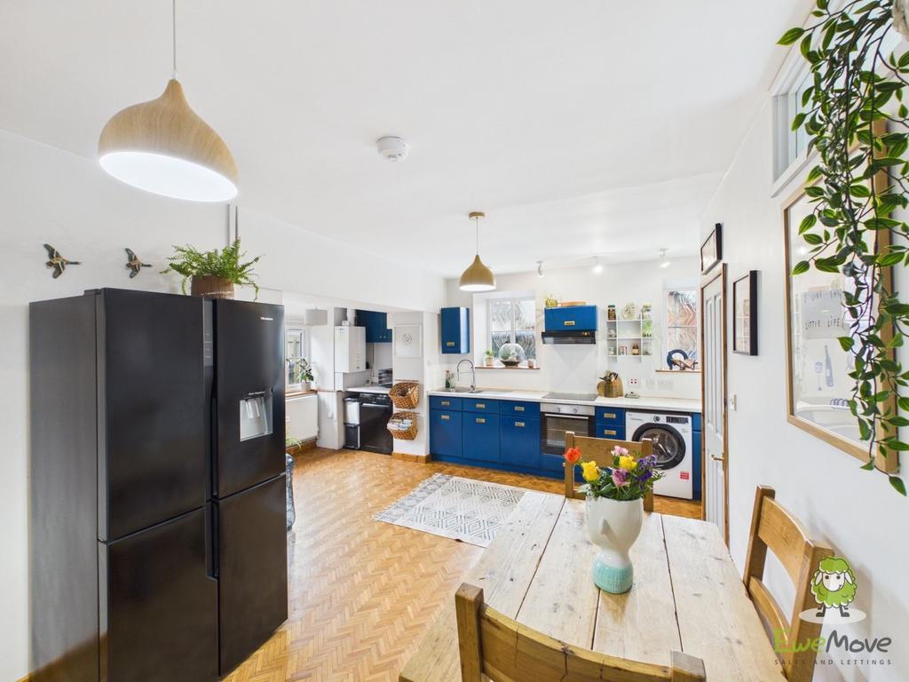 Kitchen - Charlotte Thomasson Ewemove Whitchurch a