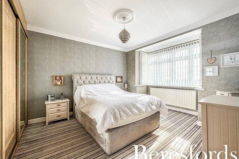 22 Grange Road, Romford, RM3 7DU