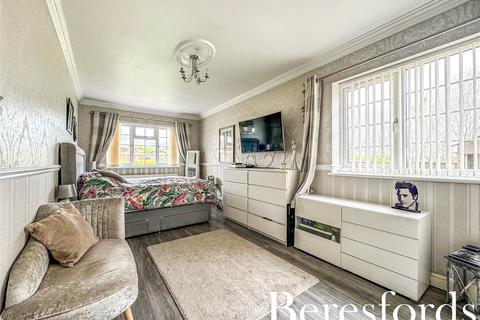 22 Grange Road, Romford, RM3 7DU