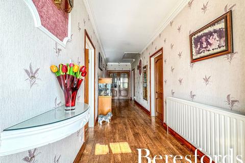 22 Grange Road, Romford, RM3 7DU