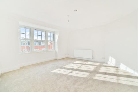 2 bedroom flat for sale - Church Street, Weybridge, KT13