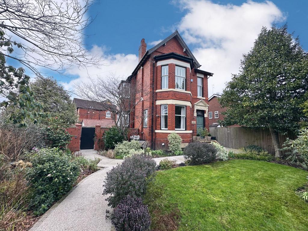 Bramhall Lane, Davenport, Stockport, SK3 4 bed detached house for sale