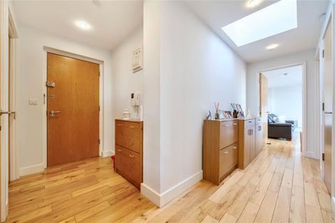 2 bedroom penthouse for sale, Chase Side, London, N14
