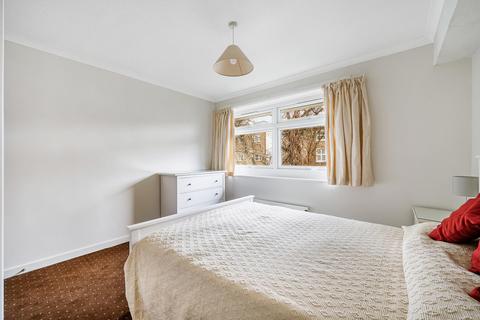 9 Harriers Close, London, W5 3UA