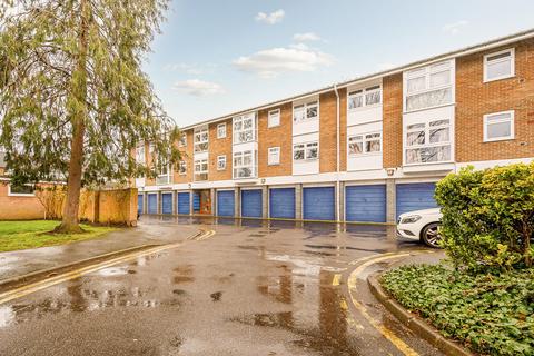 9 Harriers Close, London, W5 3UA