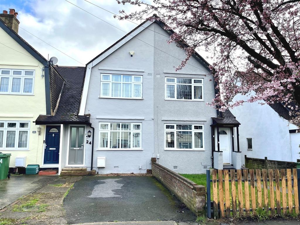 Mount Road, Chessington, Surrey. KT9 1JG 2 bed terraced house for sale