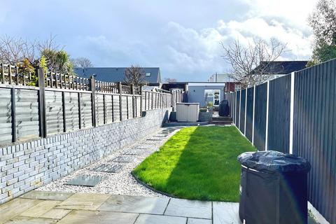 24 Mount Road, Chessington, KT9 1JG