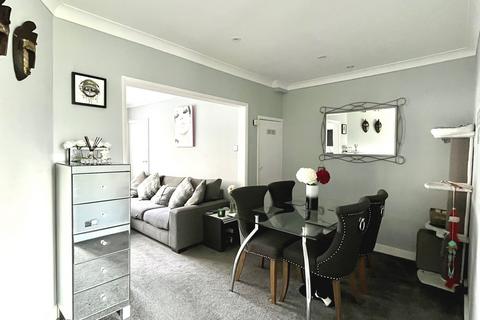 24 Mount Road, Chessington, KT9 1JG