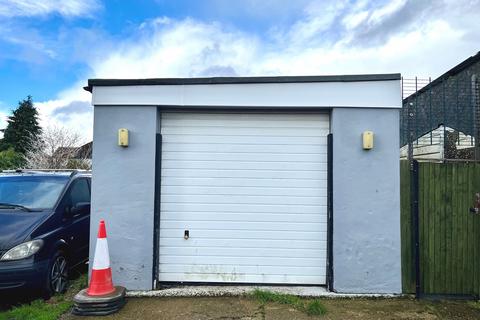 24 Mount Road, Chessington, KT9 1JG