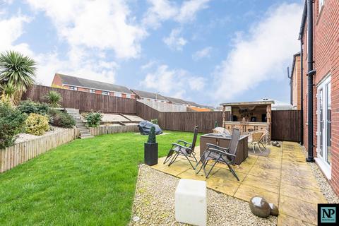 4 bedroom detached house for sale - Croft Close, Two Gates, B77